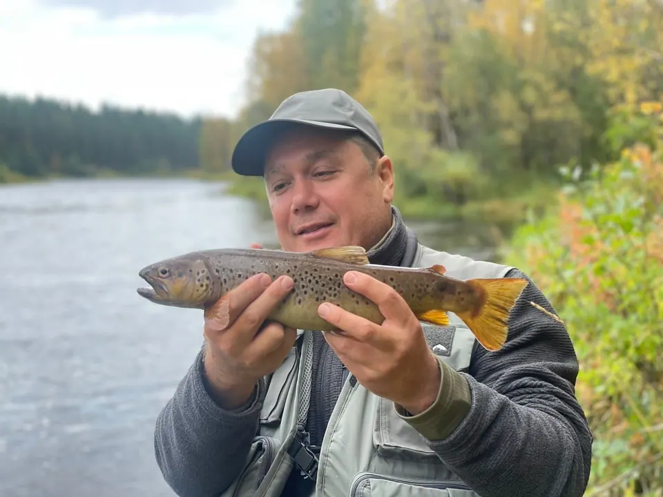 Гость NORVEL с кумжей на реке Мегре